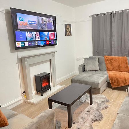 Hometel Digs Hidden Gem Large Comfy Home Can Sleep 15 Braunstone Town Ngoại thất bức ảnh