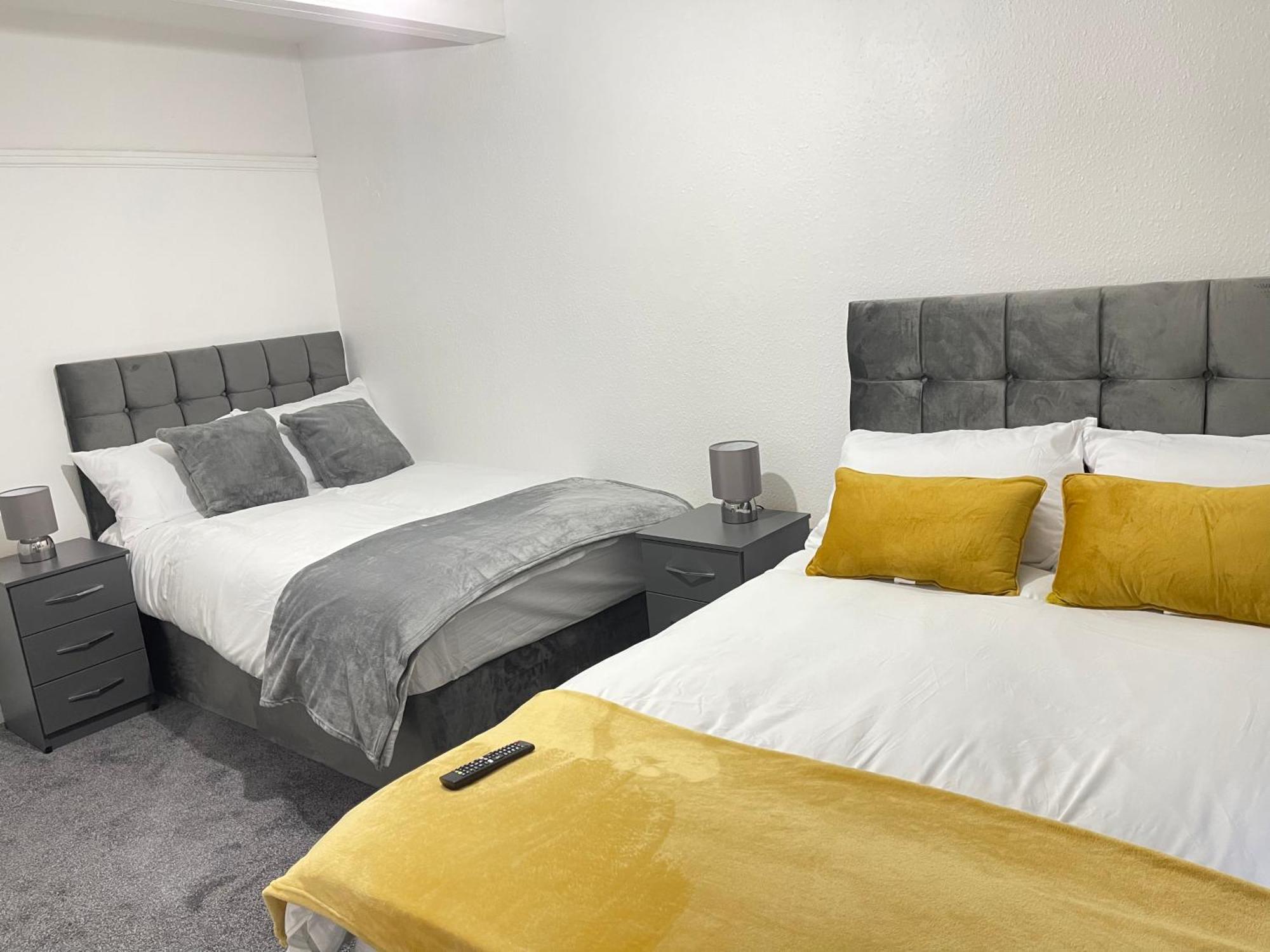Hometel Digs Hidden Gem Large Comfy Home Can Sleep 15 Braunstone Town Ngoại thất bức ảnh