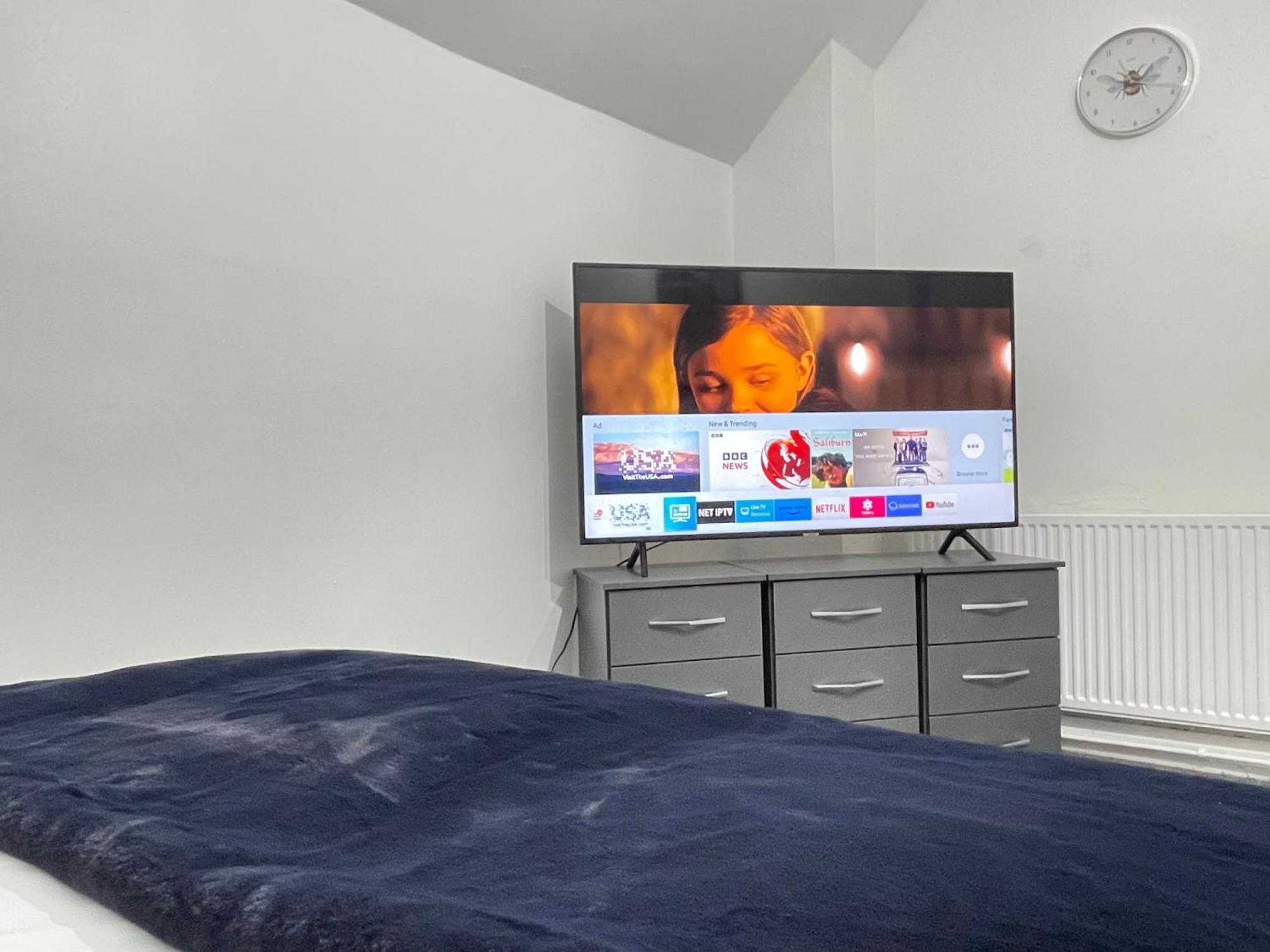 Hometel Digs Hidden Gem Large Comfy Home Can Sleep 15 Braunstone Town Ngoại thất bức ảnh