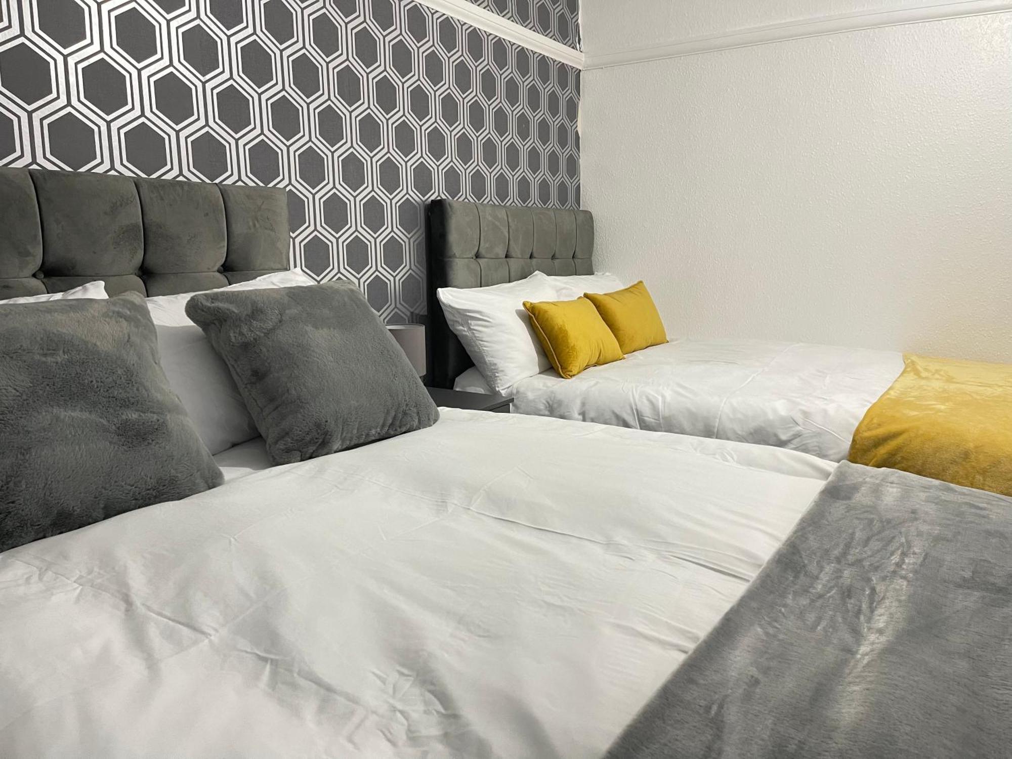 Hometel Digs Hidden Gem Large Comfy Home Can Sleep 15 Braunstone Town Ngoại thất bức ảnh